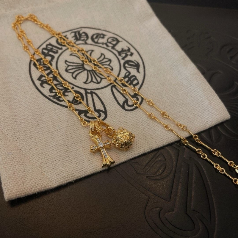 Ch*0me He**ts necklaces